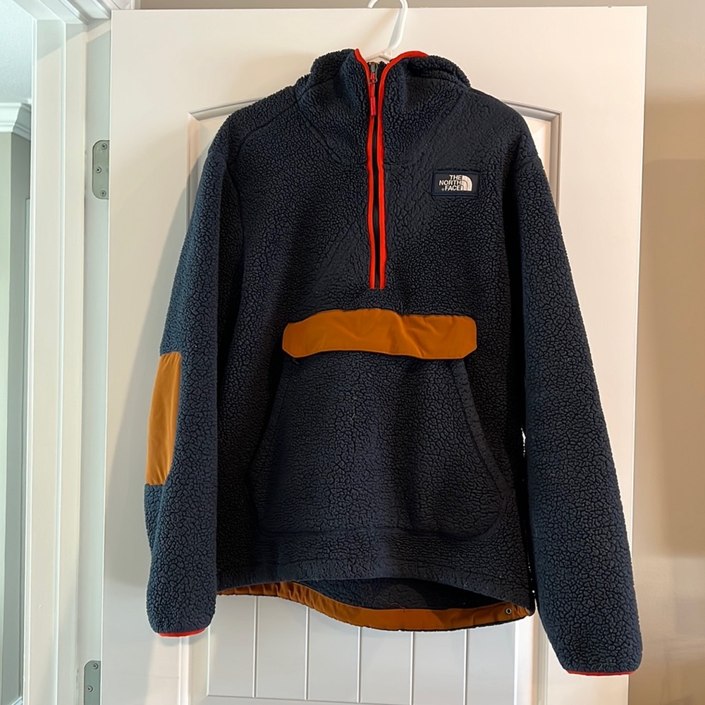 North face Campshire Fleece Hoodie. Mens size large. Gently used